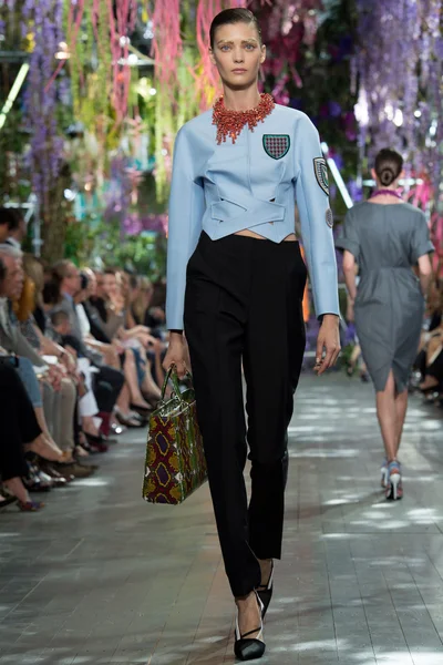 Look 13